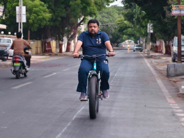 વિશ્વ યોગ દિવસ નિમિત્તે મેયર સાગરભાઈ મોદીની સાયકલ સવારી. વિશ્વ યોગ દિવસ નિમિત્તે મેયર સાગરભાઈ મોદીની સાયકલ સવારી.