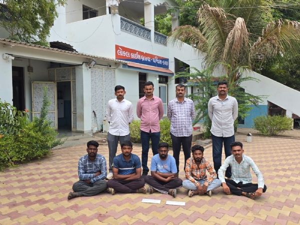 સુરત ના કેસમાં ભુજ થી પકડાયેલા આરોપીઓ સુરત ના કેસમાં ભુજ થી પકડાયેલા આરોપીઓ