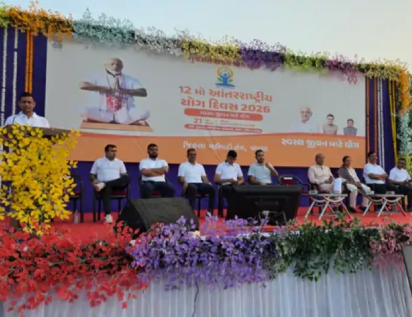 પાટણમાં આંતરરાષ્ટ્રીય યોગ દિવસની ઉજવણી, હજારો લોકોએ કર્યો યોગાભ્યાસ પાટણમાં આંતરરાષ્ટ્રીય યોગ દિવસની ઉજવણી, હજારો લોકોએ કર્યો યોગાભ્યાસ