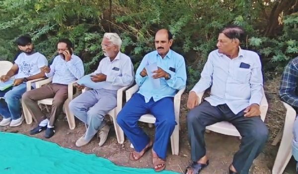 હાઈટેન્શન લાઈનના ટાવરો ઉભા કરાયા છતાં ખેડૂતોને વળતર નહીં મળતા રોષ હાઈટેન્શન લાઈનના ટાવરો ઉભા કરાયા છતાં ખેડૂતોને વળતર નહીં મળતા રોષ
