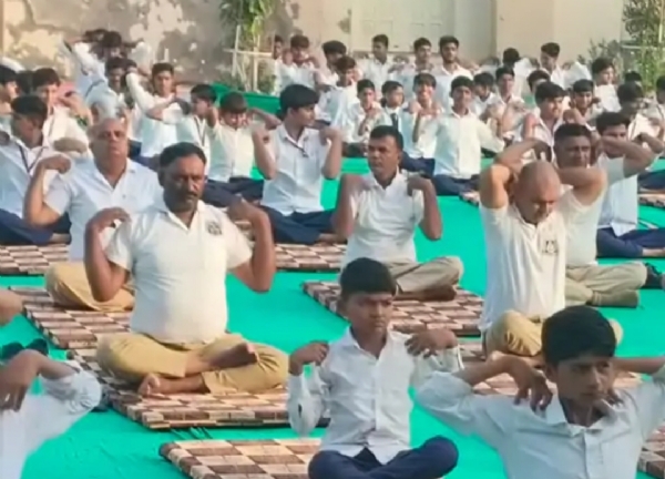 રાધનપુરમાં યોગ દિવસની ઉજવણી, ધારાસભ્ય લવિંગજી ઠાકોર રહ્યા ઉપસ્થિત રાધનપુરમાં યોગ દિવસની ઉજવણી, ધારાસભ્ય લવિંગજી ઠાકોર રહ્યા ઉપસ્થિત