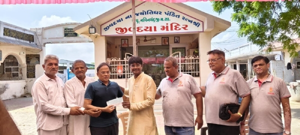 એક લાખ રૂપિયા નો અનુદાન