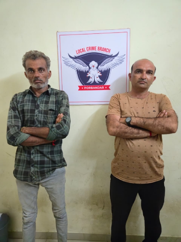 દેરોદર ગામે જુગાર રમી રહેલ બે શખ્સો ઝડપાયા: 6 શખ્સો ફરાર. દેરોદર ગામે જુગાર રમી રહેલ બે શખ્સો ઝડપાયા: 6 શખ્સો ફરાર.