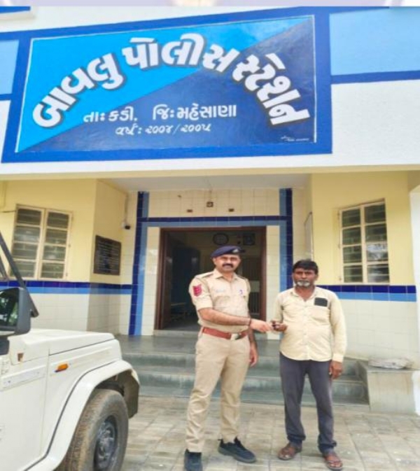 બાવલુ પોલીસે ગુમ થયેલા ત્રણ મોબાઇલ શોધી માલિકોને પરત આપ્યા