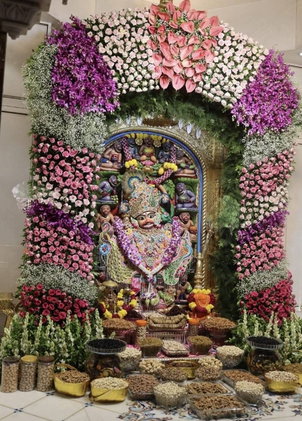 શ્રી કષ્ટભંજન દેવને ધરવામાં આવેલ ડ્રાયફ્રુટ અન્નકોટ