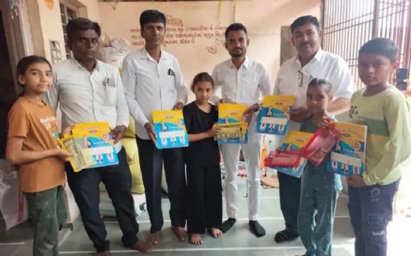 કલ્યાણામાં વિદ્યાર્થીઓને શિક્ષણ કીટનું વિતરણ