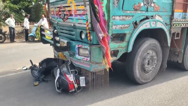 બોખીરા વિસ્તારમાં ટ્રક અને બાઈક વચ્ચે અકસ્માતમાં મહિલા શિક્ષકનું મોત.