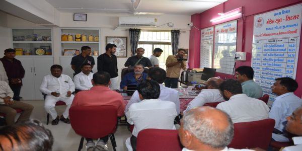 સિદસર-શામપરા મોડેલ સ્કૂલ ખાતે મંત્રી પરસોત્તમ સોલંકીએ એસએમસી સભ્યો અને આગેવાનો સાથે કર્યો રચનાત્મક સંવાદ