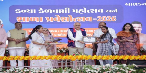 મુખ્યમંત્રી ભૂપેન્દ્ર પટેલે દાહોદના મોટી ખરજ, રાહડુંગરી અને ગાંગરડામાં 300થી વધુ બાળકોનો શાળા પ્રવેશ કરાવ્યો