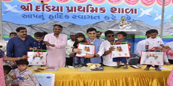 જામનગર તાલુકાની વિવિધ 8 શાળાઓમાં બાળકોનો શાળા પ્રવેશોત્સવ કાર્યક્રમ યોજાયો