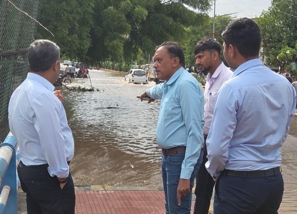 મુલાકાત લેતા કમિશનર