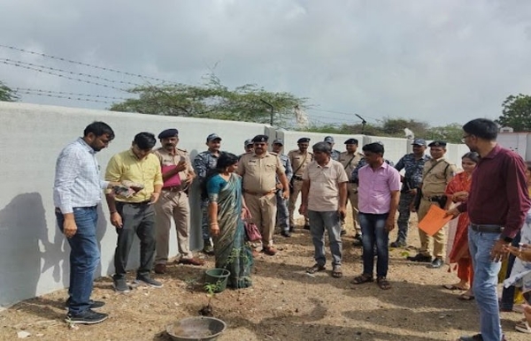 વૃક્ષારોપણ અને શાળા પ્રવેશોત્સવ