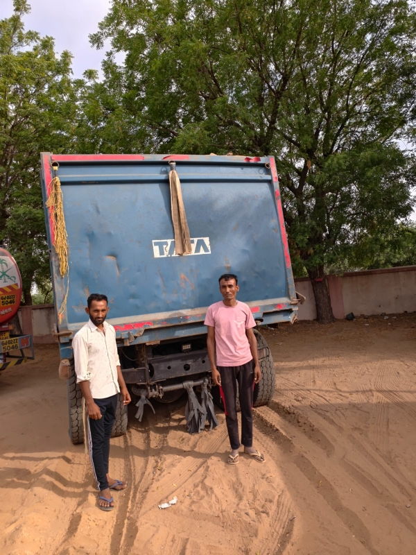 ખાવડા પાસે પકડાયેલ વાહન