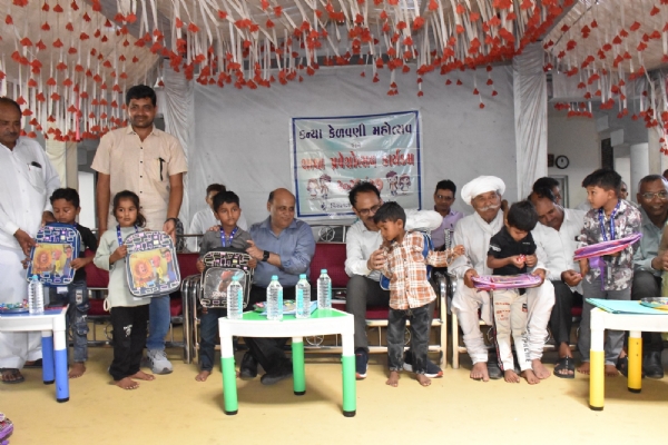 પોરબંદર જિલ્લાના પ્રભારી સચિવ  ડી. એન. મોદી શાળા પ્રવેશોત્સવ અને કન્યા કેળવણી મહોત્સવની ઉજવણીમાં થયા સહભાગી.