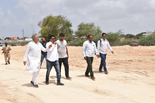 મંત્રી મોઢવાડીયાએ કિંદરખેડા અને કોલીખડા ખાતેના વિકાસકાર્યોનું સ્થળ નિરીક્ષણ.