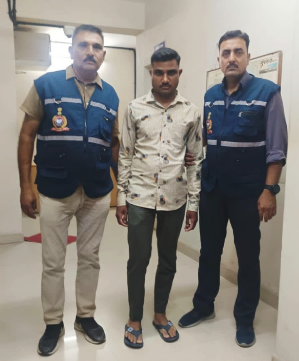 અંકલેશ્વર જીઆઈડીસી પોલીસ સ્ટેશનનો પોલીસ કર્મચારી 25 હજારની લાંચ લેતા એસીબી ઝડપાયો