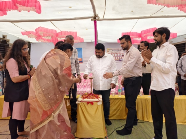પોરબંદર મહાનગરપાલિકાના મેયર ની ઉપસ્થિતિમાં શાળા પ્રવેશોત્સવ યોજાયો.