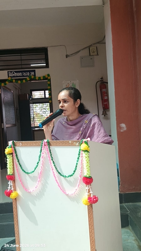 જિલ્લા પંચાયત પ્રમુખએ છત્રાવા અને કાસાબડ ખાતે બાળકોને શાળામાં પ્રવેશ કરાવ્યો.