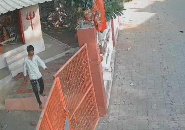 Cctv માં કેડ થયો ચોર