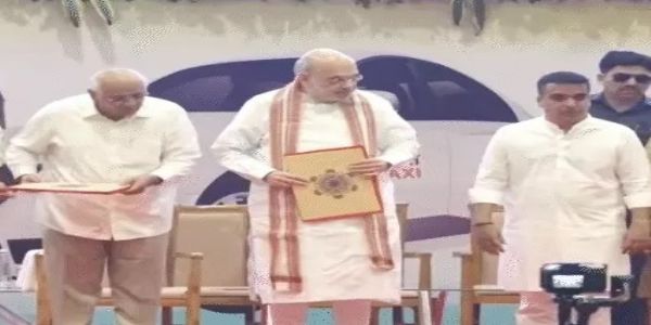 ગાંધીનગરમાં ભારત ટેક્સી’નો શુભારંભ કરાવતા કેન્દ્રીય સહકાર મંત્રી અમિત શાહ