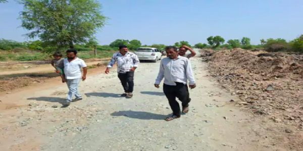 રામપુરા-રાંતેજ માર્ગનું કામ અધૂરું, બસ સેવા બંધ થતાં ગ્રામજનોમાં રોષ