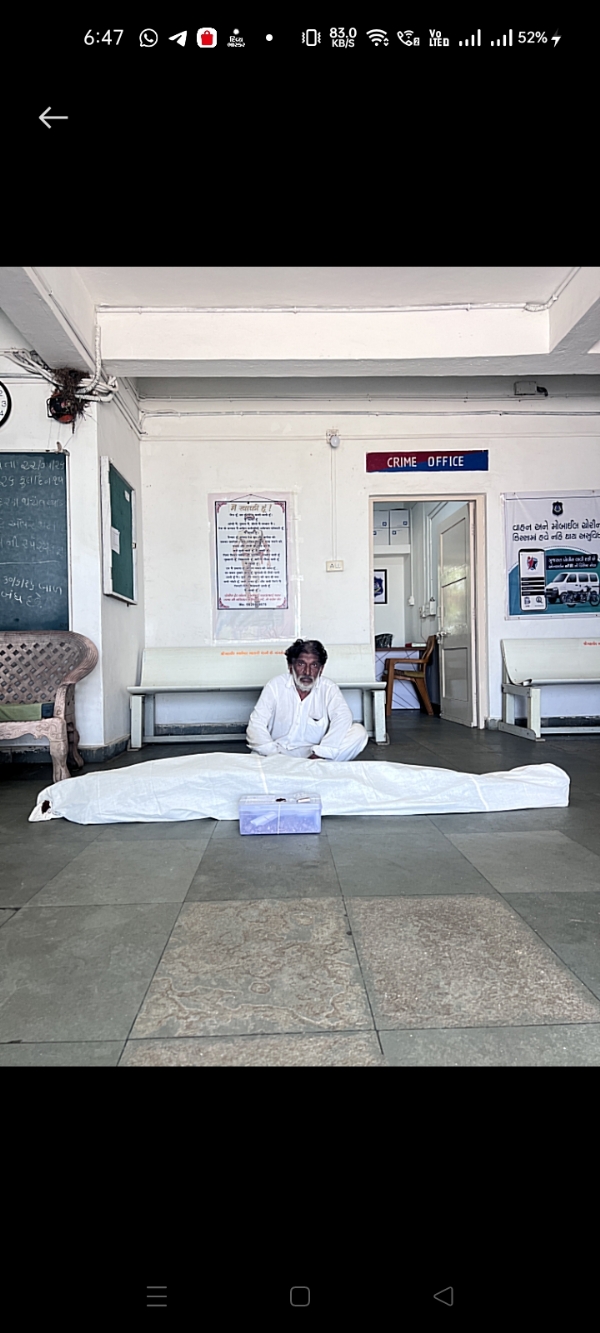 નવાગામ ખાતે મંદિરના પરિસર માં ઉગાડેલ ગાંજાનો છોડ ઝડપાયો.
