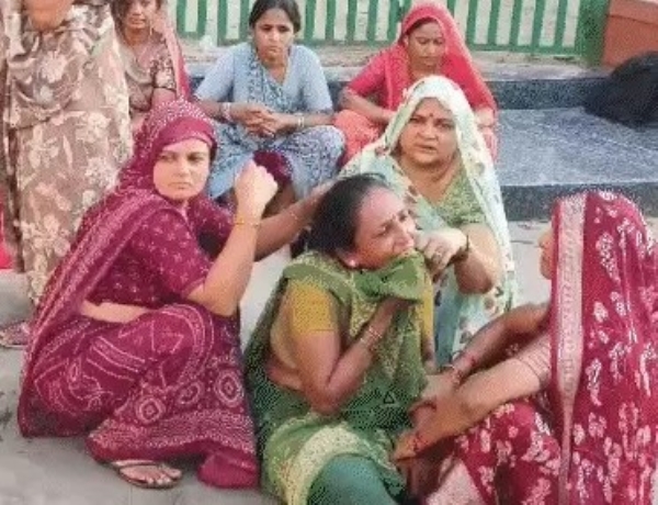 Husband stabbed to death in front of wife in Vadodara