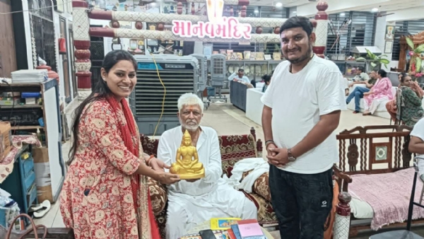 હનુમાનજીની પ્રતિમા અને સુંદરકાંડ ગ્રંથથી ડૉ. અંકિતાબેન મુલાણીનું સન્માન