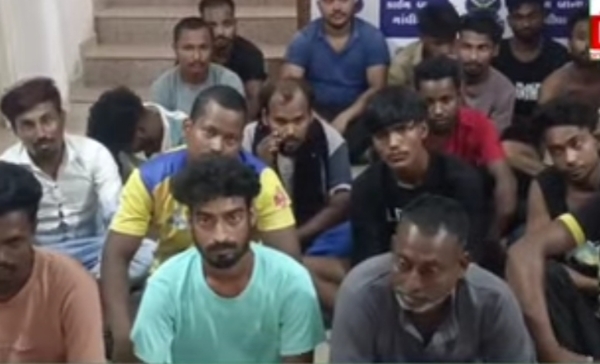 પોલીસે રાઉન્ડઅપ કરેલા વ્યક્તિઓ