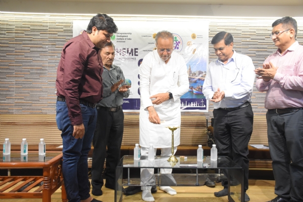 પોરબંદરમાં MSME અને નિકાસકારો માટે વિશેષ નેટવર્કિંગ સેમીનાર યોજાયો.