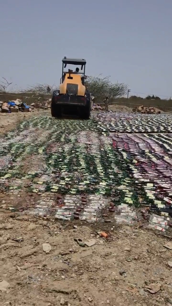 ભચાઉ ખાતે દારૂનો નાશ કરવામાં આવ્યો