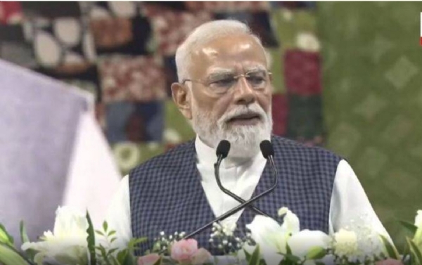सूरत में प्रधानमंत्री नरेंद्र मोदी