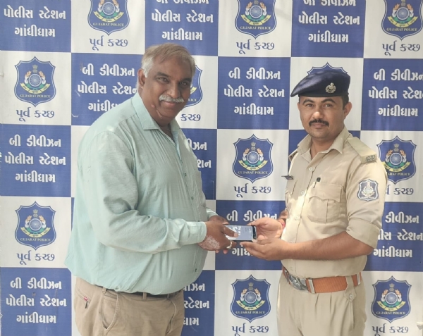 મોબાઈલ ફોન પરત કરાયા