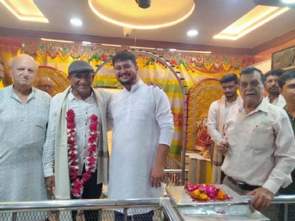 The newly appointed Mayor, Deputy Mayor, Standing Committee Chairman and other office bearers of Morbi Municipal Corporation bowed their heads at Morbi Jalaram Dham.