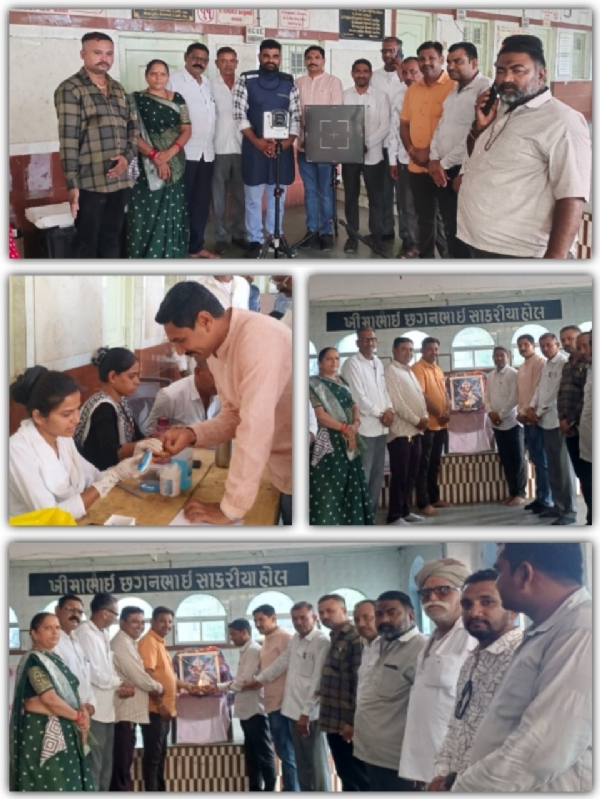 કેમ્પ નો લાભ લેતા લોકો