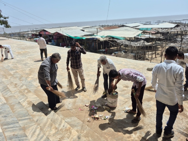 ગોપનાથ સમુદ્ર કિનારે સ્વચ્છતા અભિયાન હાથ ધરવામાં આવ્યું