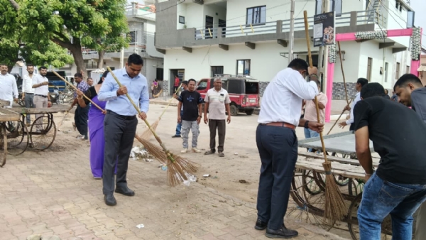 સુખપર થી સ્વછતા સપ્તાહનો પ્રારંભ કરાવતા કચ્છ કલેક્ટર સુખપર થી સ્વછતા સપ્તાહનો પ્રારંભ કરાવતા કચ્છ કલેક્ટર