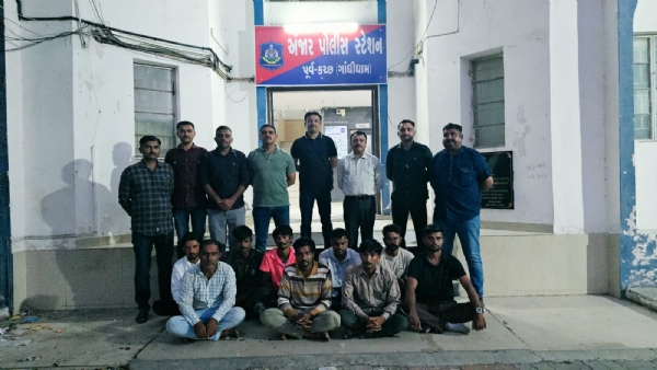 અંજારમાં ઝડપાયેલા નવ જુગારીઓ