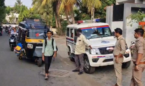 આરટીઓ દ્વારા કરવામાં આવી રહેલા ચેકિંગ આરટીઓ દ્વારા કરવામાં આવી રહેલા ચેકિંગ