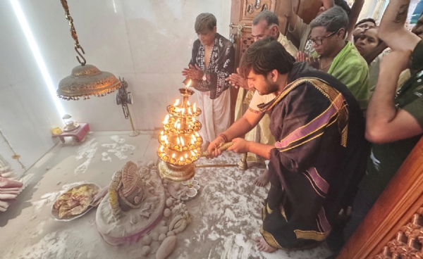 અંકલેશ્વર ભગવાન સોમેશ્વરનો ભવ્ય રુદ્રા અભિષેક અને મહાભસ્મ આરતી કરવામાં આવી અંકલેશ્વર ભગવાન સોમેશ્વરનો ભવ્ય રુદ્રા અભિષેક અને મહાભસ્મ આરતી કરવામાં આવી