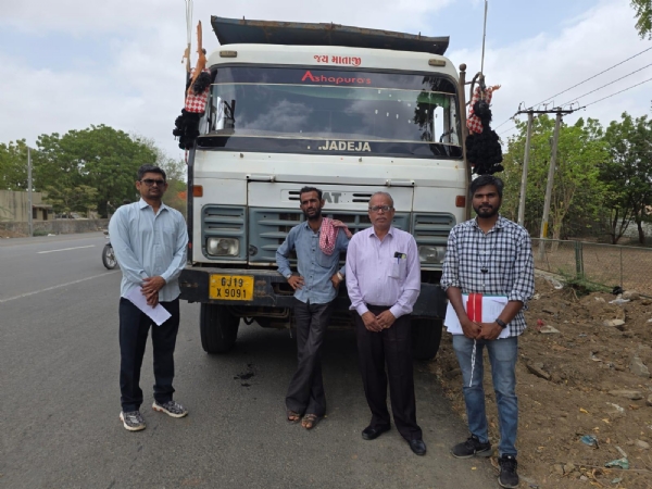 ઓવરલોડ બ્લેક્ટ્રેપ સાથે કબ્જે કરાયેલ વાહન