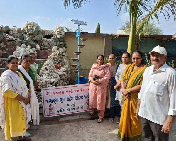 સોલાર યુક્ત પક્ષી પાણી પરબ સોલાર યુક્ત પક્ષી પાણી પરબ