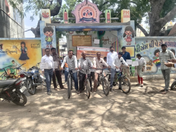 જિલ્લાની વિવિધ શાળાઓમાં સ્વચ્છતા રેલી યોજાઈ. જિલ્લાની વિવિધ શાળાઓમાં સ્વચ્છતા રેલી યોજાઈ.