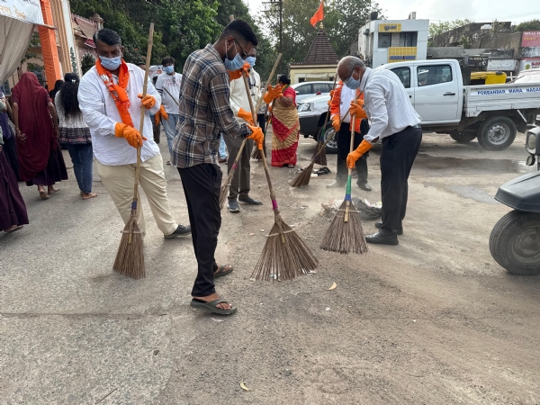 પોરબંદર મહાનગરપાલિકા દ્વારા વિશ્વ પર્યાવરણ સપ્તાહ નિમિત્તે સુદામા ચોક ખાતે વિશેષ સફાઈ અભિયાન યોજાયું.