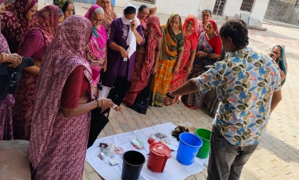 જાગૃતિ અને કચરા વિભાજન અંગે સમાજ કરવામાં આવી રહી છે