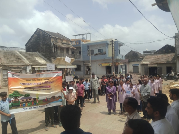 જિલ્લાની વિવિધ શાળાઓમાં સ્વચ્છતા રેલી યોજાઈ. જિલ્લાની વિવિધ શાળાઓમાં સ્વચ્છતા રેલી યોજાઈ.