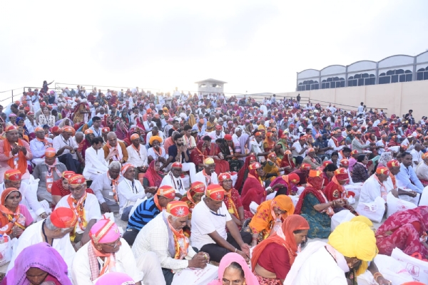 પ્રથમ જ્યોતિર્લિંગના દર્શન કરતાં રાજસ્થાનના ૧૦૦૮ વરિષ્ઠ નાગરિકો ‘ પ્રથમ જ્યોતિર્લિંગના દર્શન કરતાં રાજસ્થાનના ૧૦૦૮ વરિષ્ઠ નાગરિકો ‘