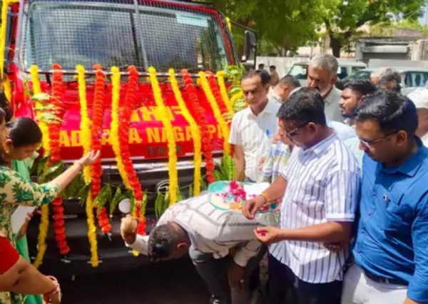 ફાયર ફાઈટરનું લોકાર્પણ કરવા માટે