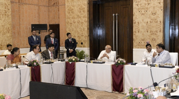 Union Minister Nitin Gadkari and Chief Minister Bhupendra Patel hold high-level meeting to review comprehensive work on National Highways in the state