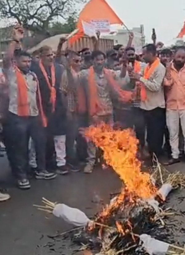 ખડિયાસણ આતંકી કેસ મામલે સિદ્ધપુરમાં પૂતળા દહન સાથે વિરોધ, કડક કાર્યવાહીની માંગ સાથે રેલી